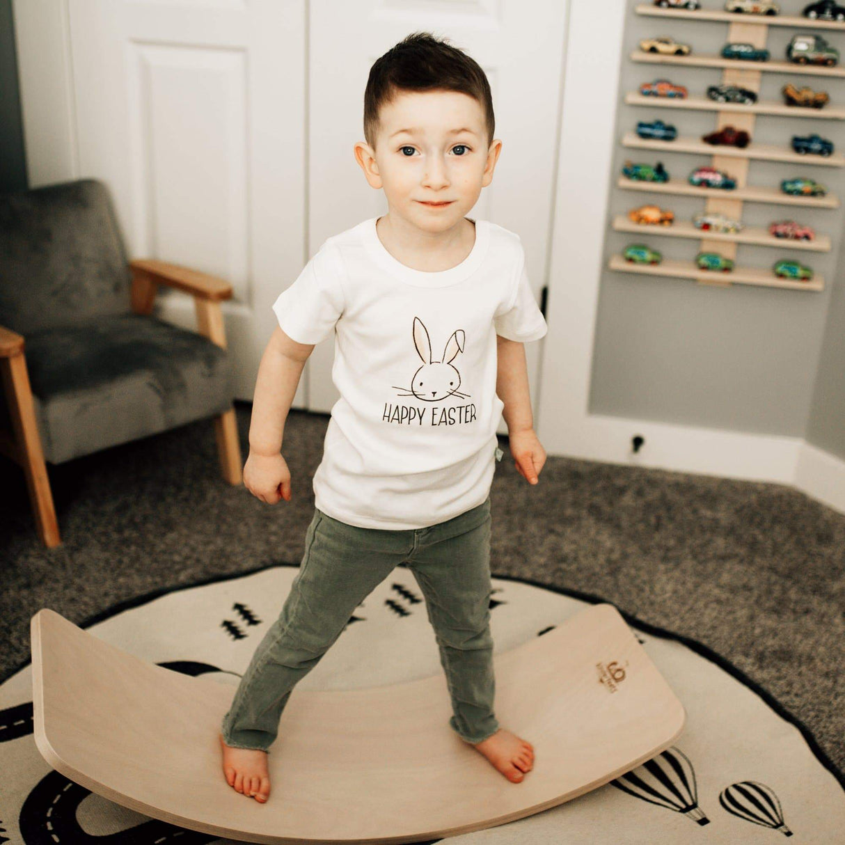 graphic tee | happy easter