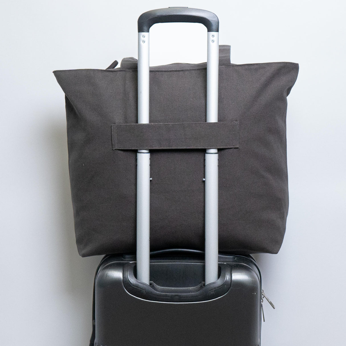 Tote bags with trolley sleeve