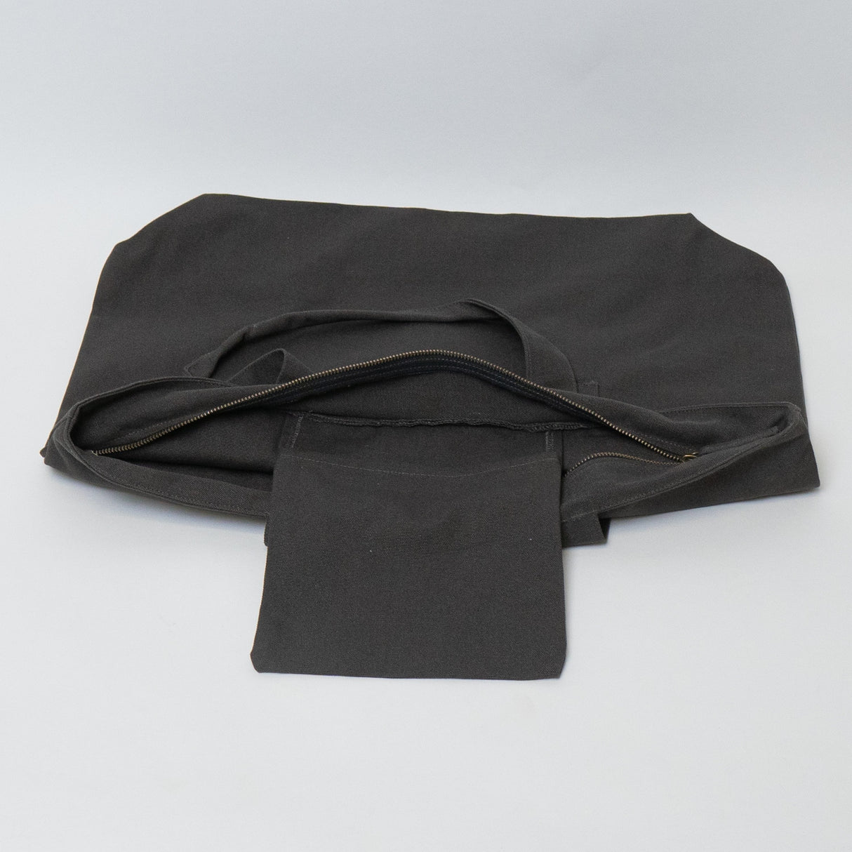 Tote bags with trolley sleeve