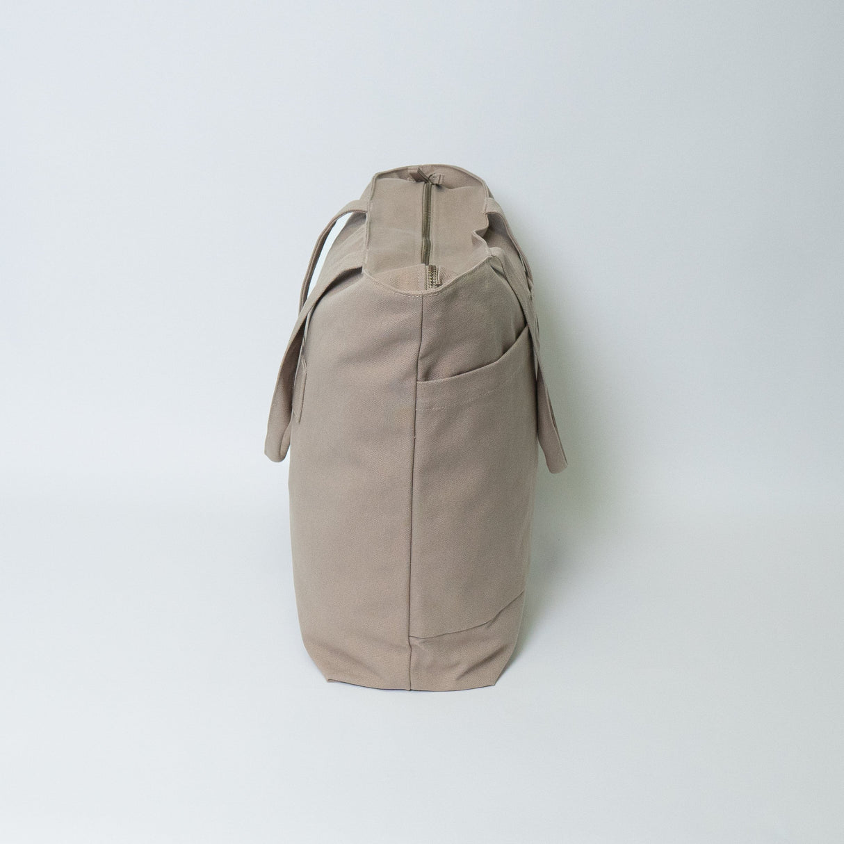 Tote bags with trolley sleeve