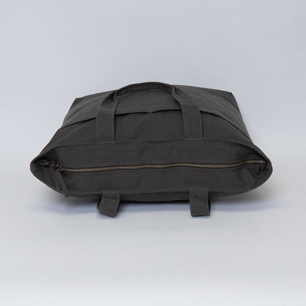 Tote bags with trolley sleeve