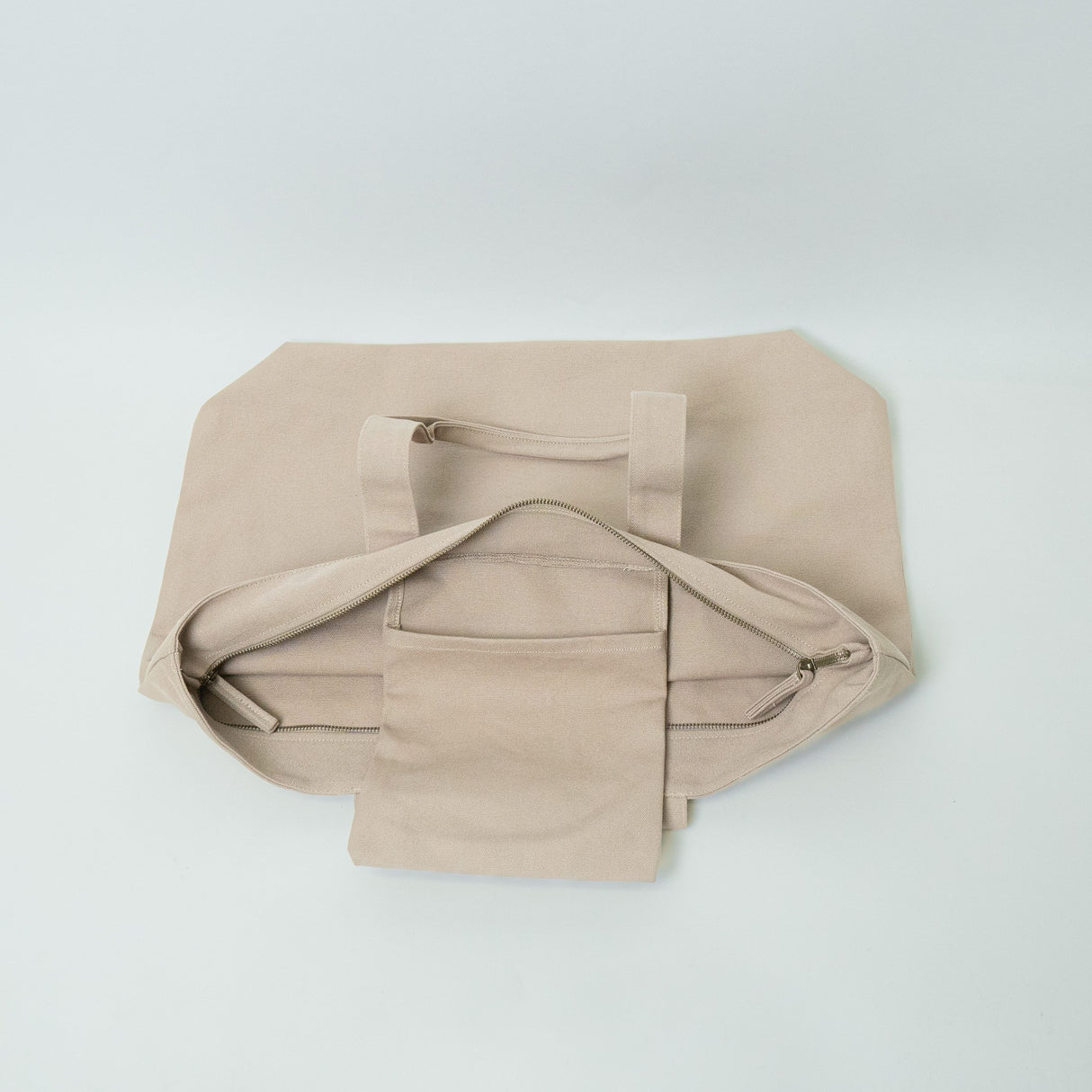 Tote bags with trolley sleeve