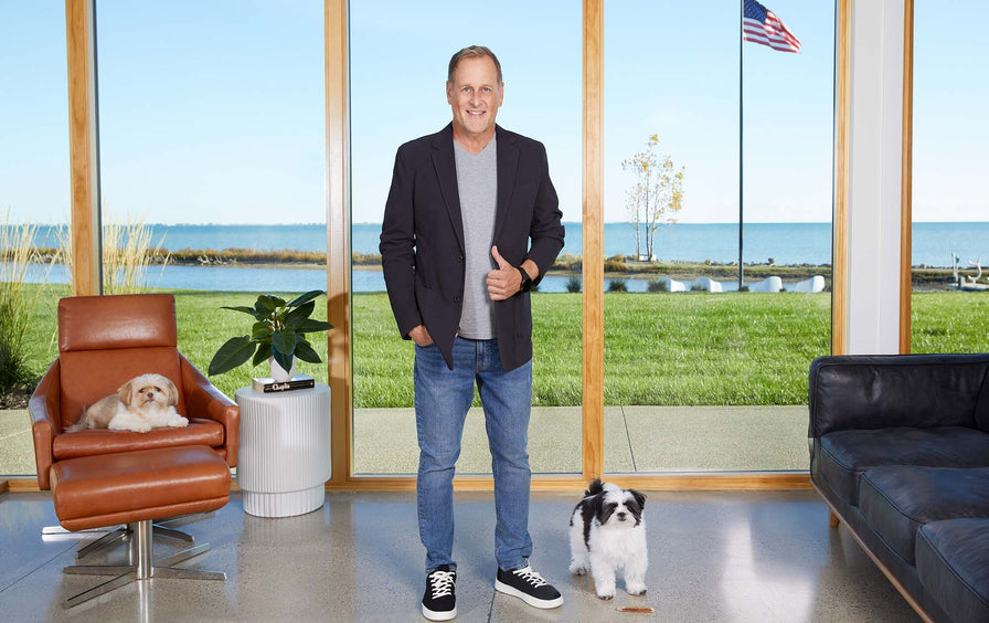Dave Coulier thumbs up with american flag in the back