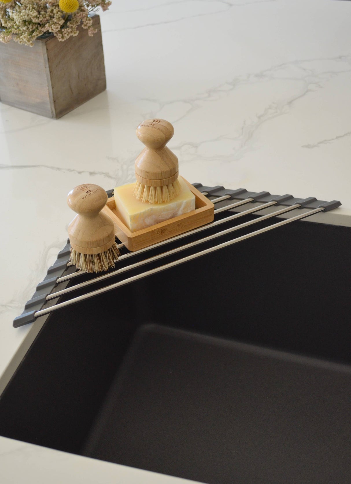 Corner Roll-Up Sink & Shower Rack (Plastic-Free, Grey)