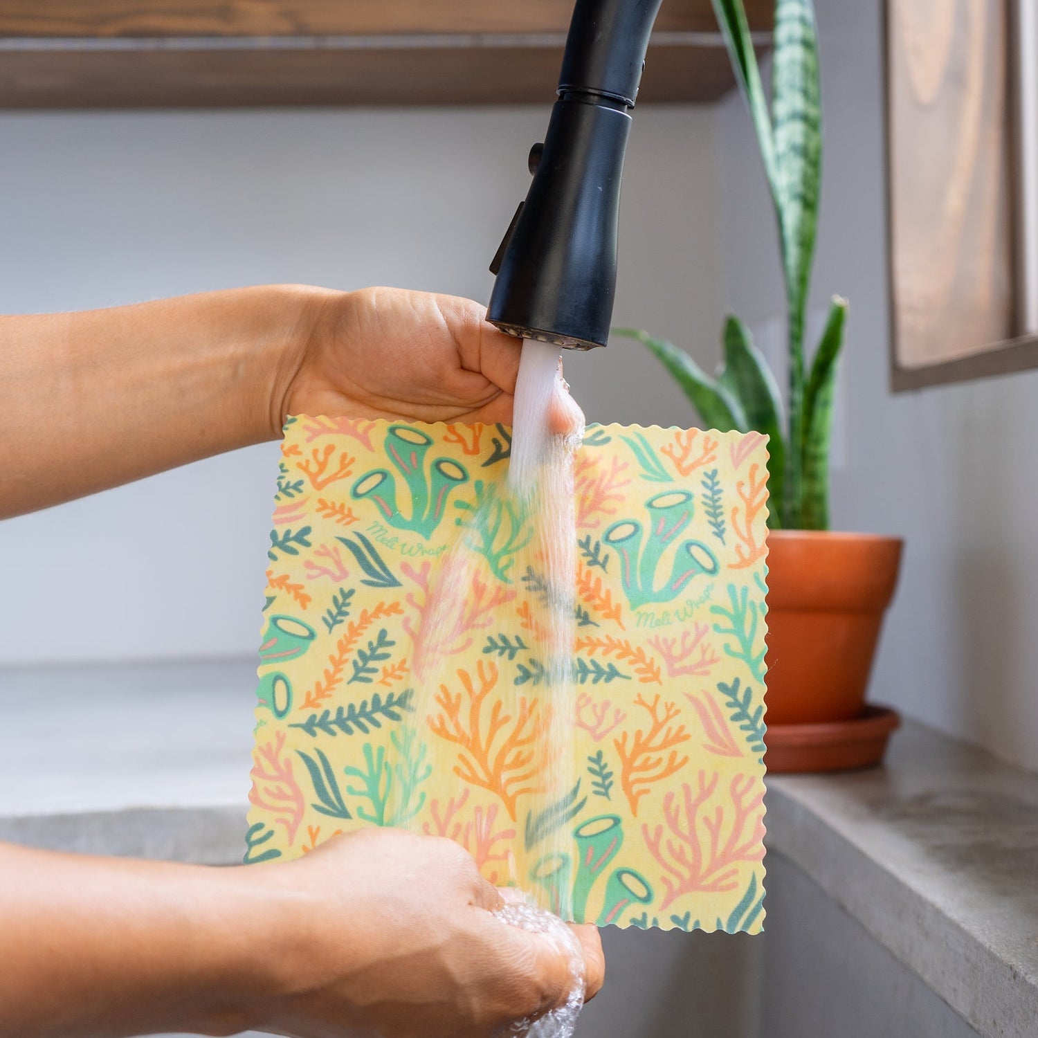 Meli Wraps Beeswax Wrap Bulk Roll + Cutlery Set in Reef Print