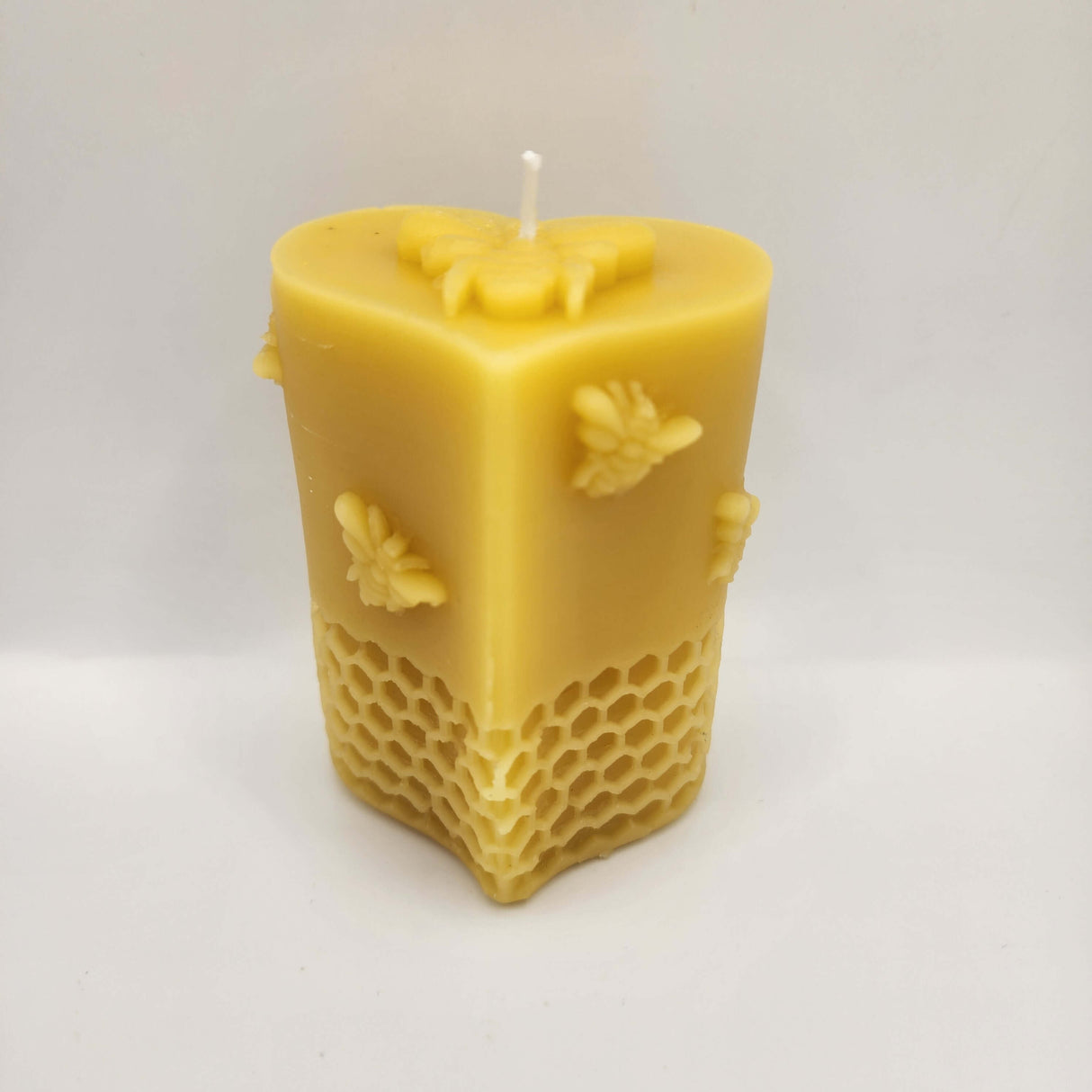 Heart and Bees Beeswax Candle – 5.9 oz