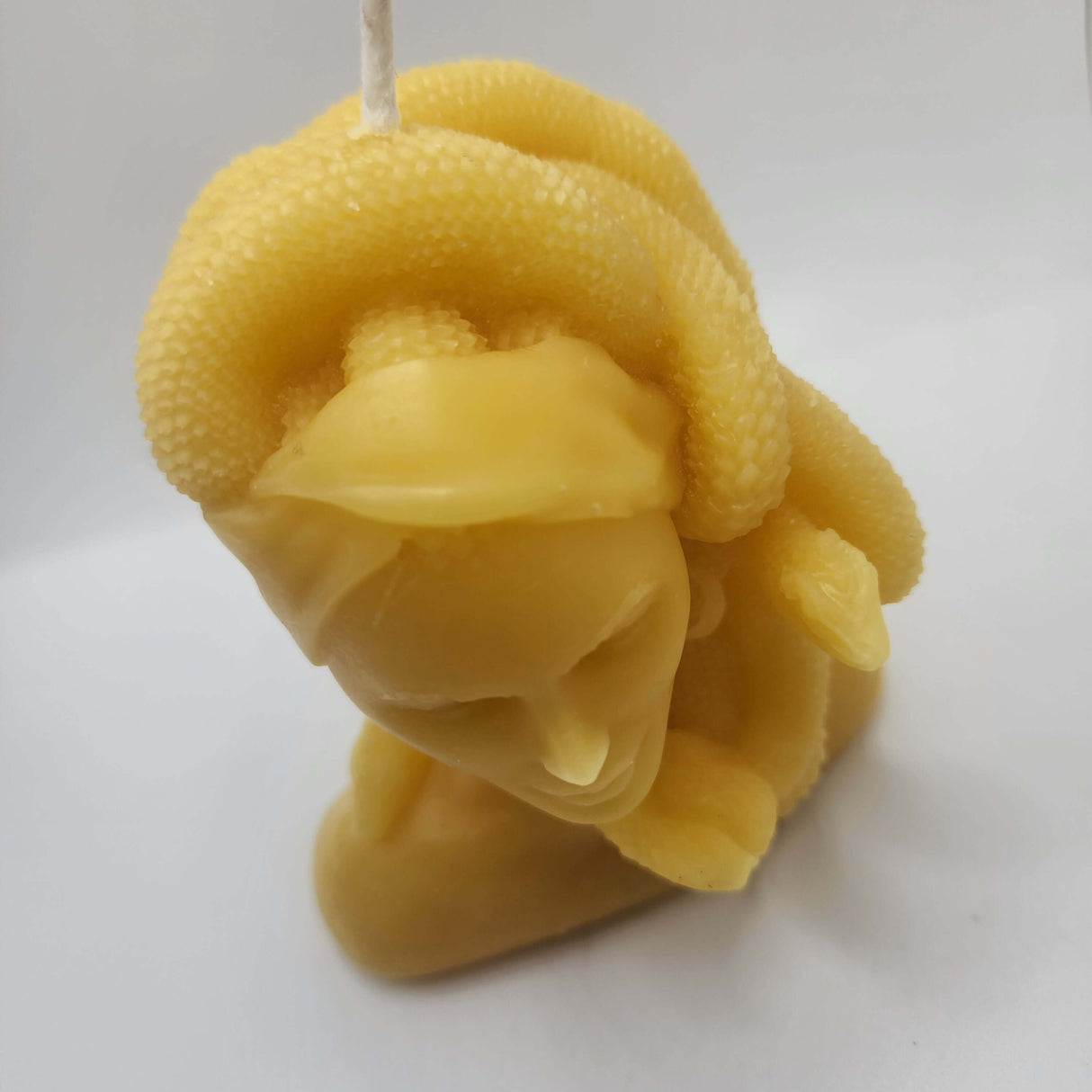 Medusa Beeswax Candle – 7.4 oz